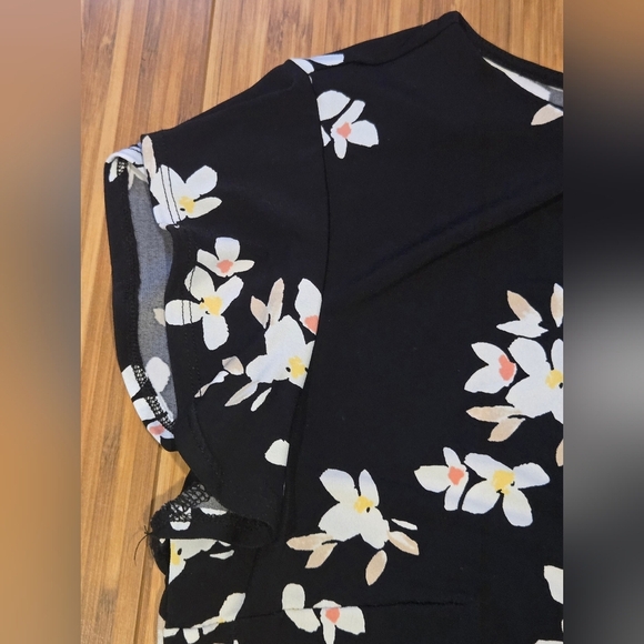 Liz Claiborne Floral Top - Picture 3 of 8